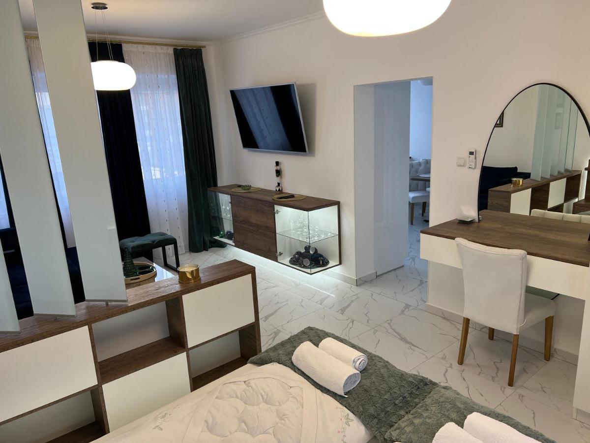 La Luna Premium Deluxe Apartment With Free Jacuzzi, Bikes & Covered Parking Nasice Екстериор снимка