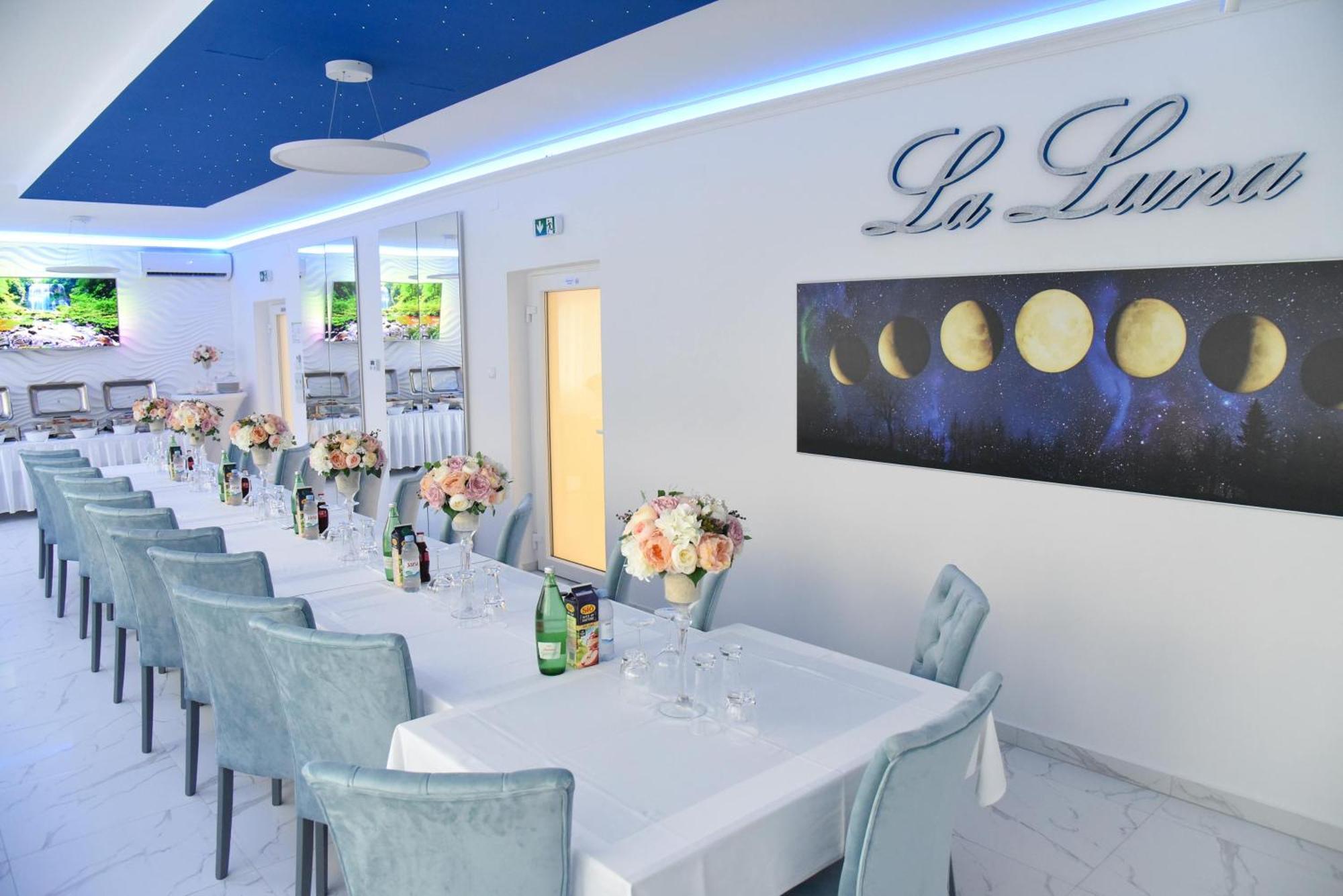 La Luna Premium Deluxe Apartment With Free Jacuzzi, Bikes & Covered Parking Nasice Екстериор снимка
